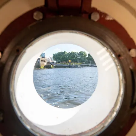 Kuestenmotorschiff Aventura 보트호텔