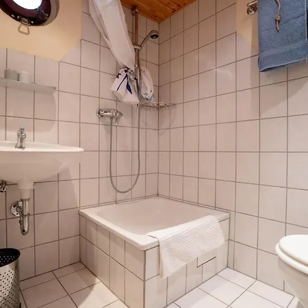 Kuestenmotorschiff Aventura 보트호텔