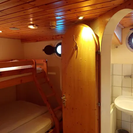 Kuestenmotorschiff Aventura 보트호텔 브레멘