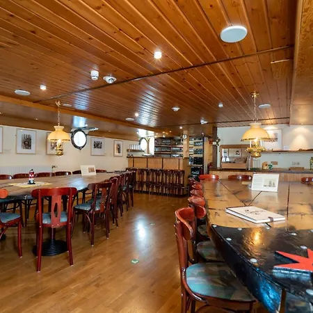 船屋 Kuestenmotorschiff Aventura 不莱梅