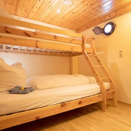 Kuestenmotorschiff Aventura