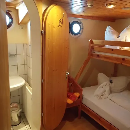 船屋 Kuestenmotorschiff Aventura 不莱梅