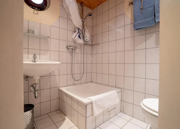 Kuestenmotorschiff Aventura 船上ホテル