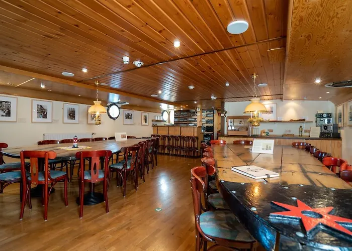 船上ホテル Kuestenmotorschiff Aventura ブレーメン