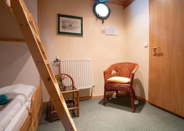 Kuestenmotorschiff Aventura 船上ホテル *