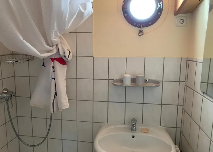 船上ホテル Kuestenmotorschiff Aventura