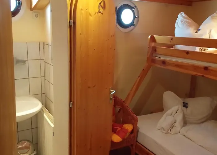 Πλωτό κατάλυμα Kuestenmotorschiff Aventura Βρέμη