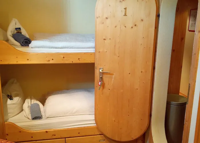 Kuestenmotorschiff Aventura 船上ホテル ブレーメン